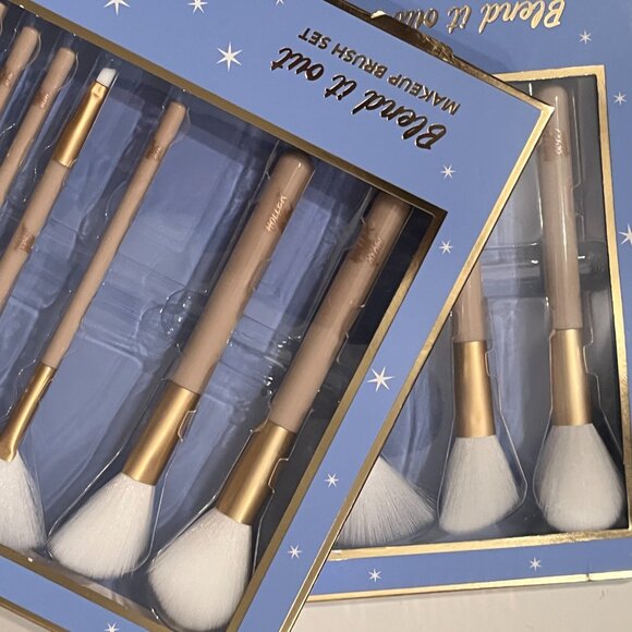 Blending Make Up Brushes. (2 sets / 7 brushes in a set) (NEW) (h/x) - Picture 4 of 13